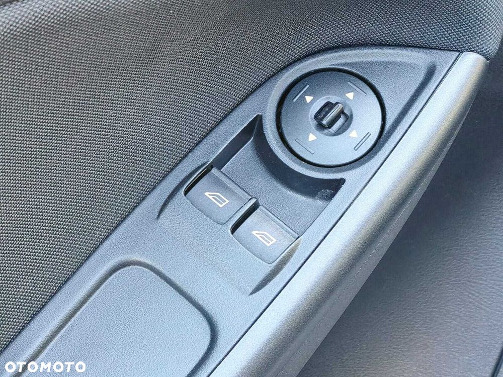 Ford Focus 1.6 SYNC Edition - 19