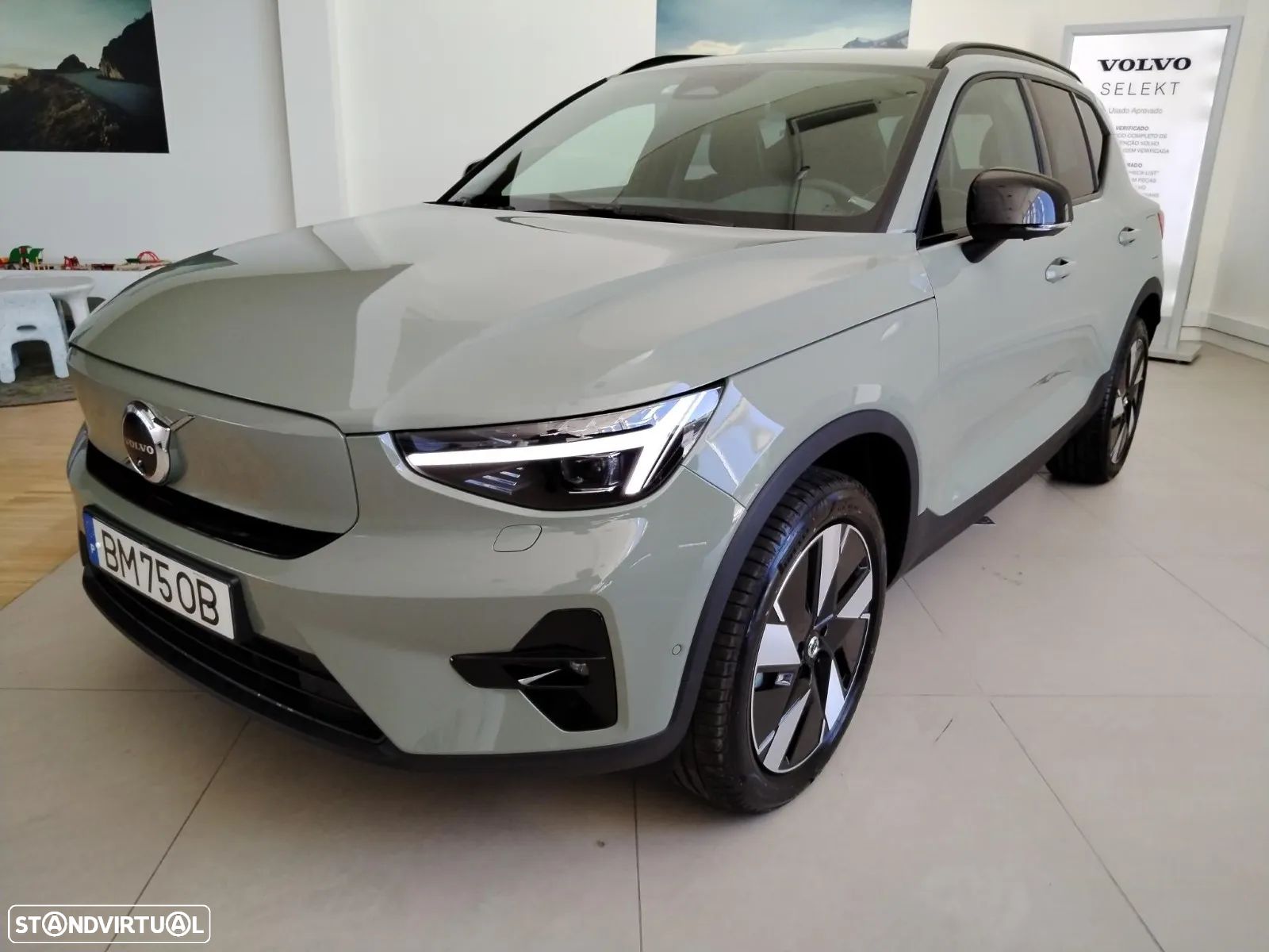 Volvo EX40 82 kWh Single Motor Extended Range Plus - 1