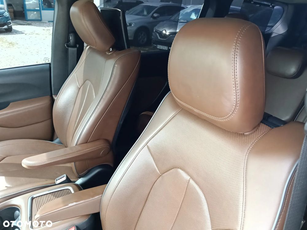 Chrysler Pacifica - 27