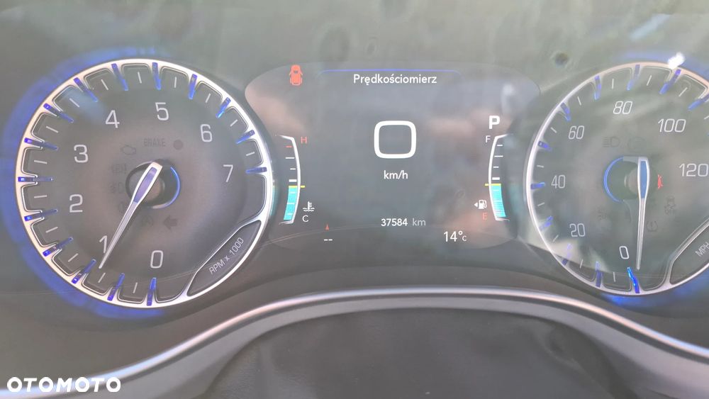 Chrysler Pacifica - 12