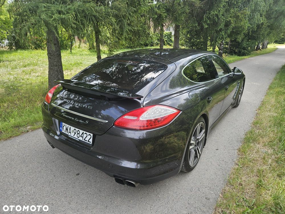 Porsche Panamera Turbo - 17