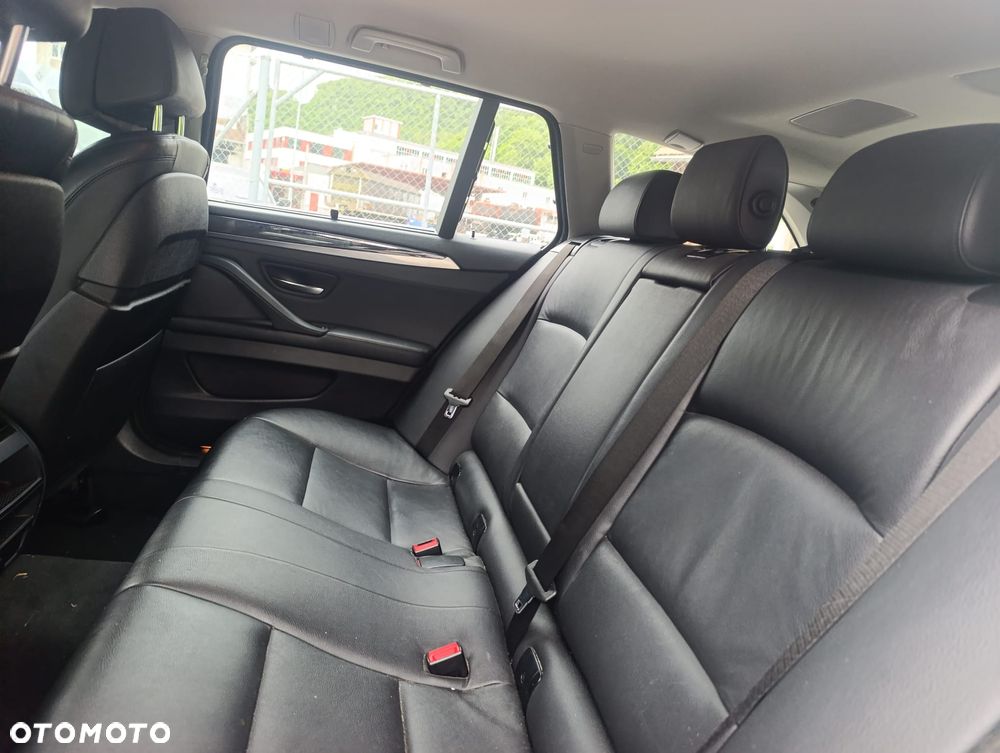 BMW Seria 5 528i - 10