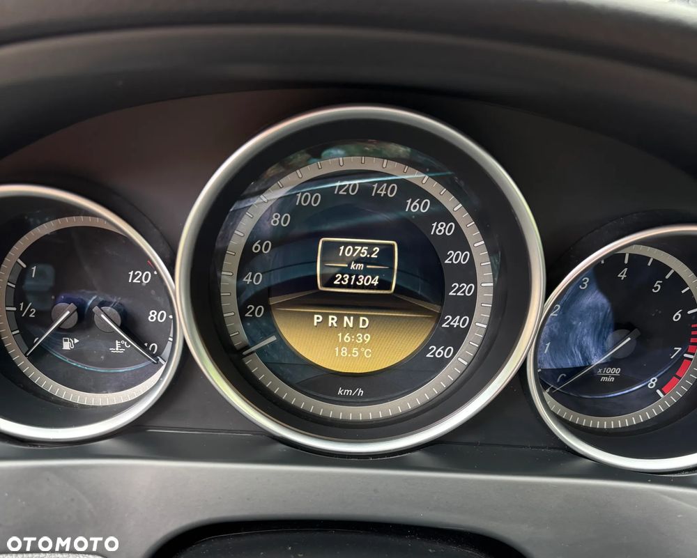 Mercedes-Benz Klasa C 180 CGI Automatik BlueEFFICIENCY Avantgarde - 10