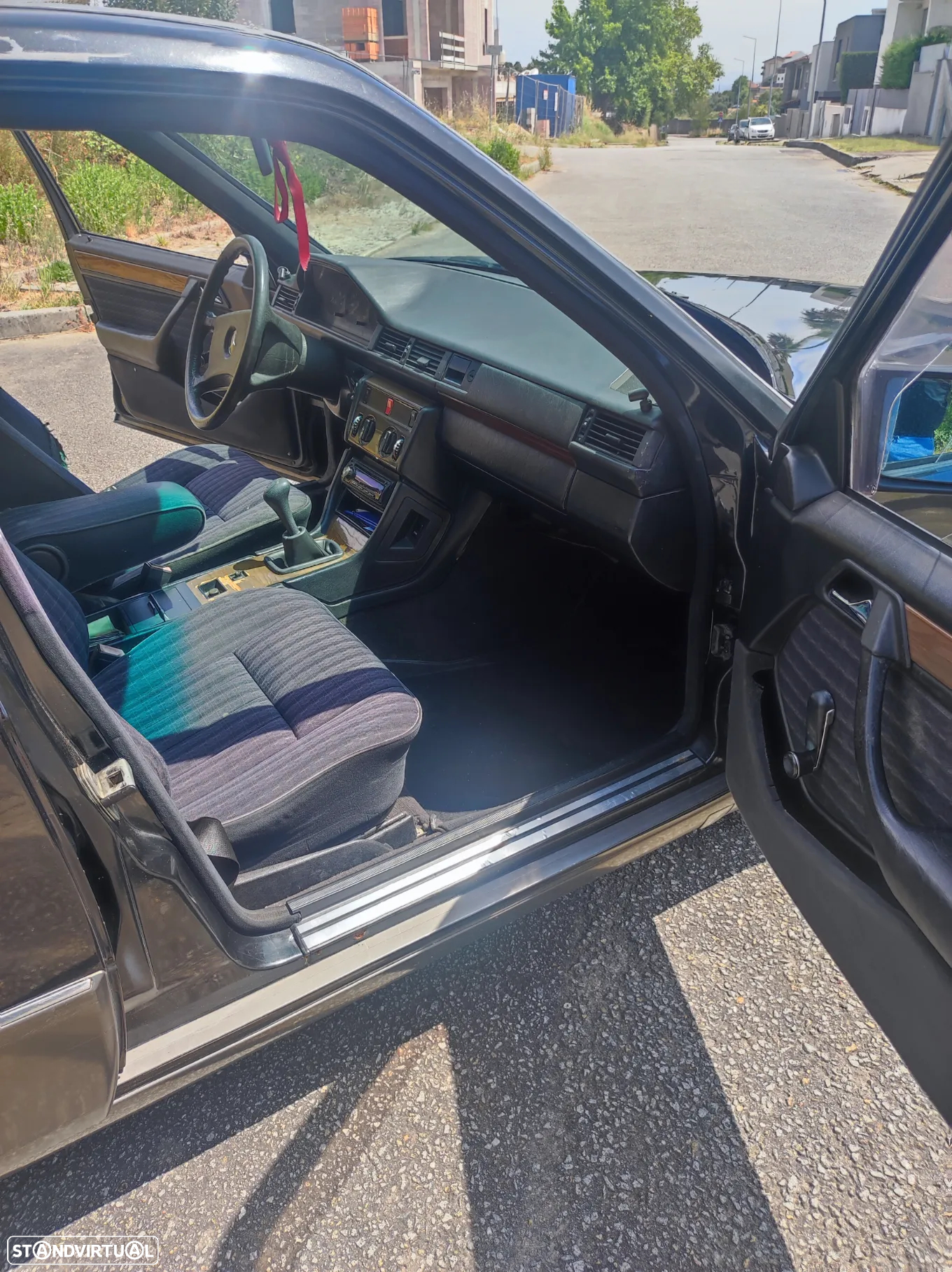 Mercedes-Benz 250 D - 25