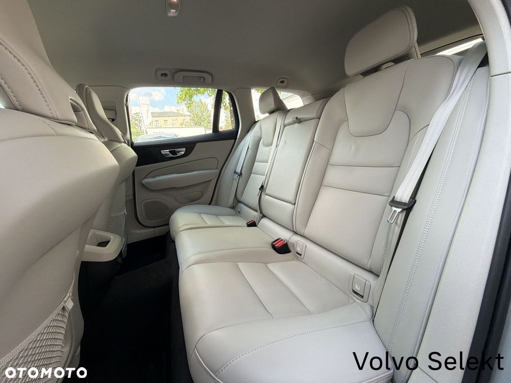 Volvo V60 Cross Country - 13