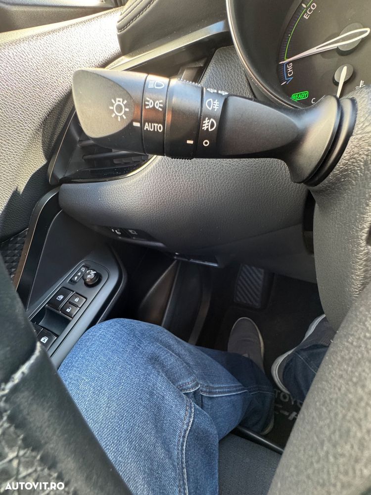Toyota C-HR Hybrid Business-Edition - 17