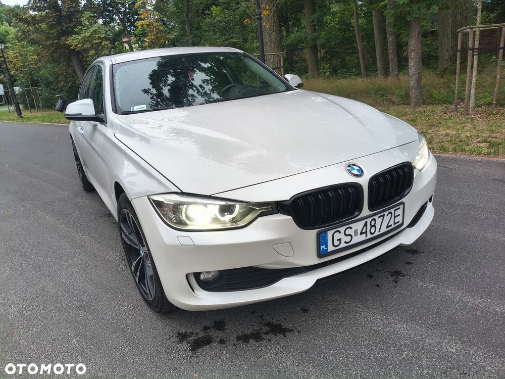 BMW 3 Series 2013 photo 2