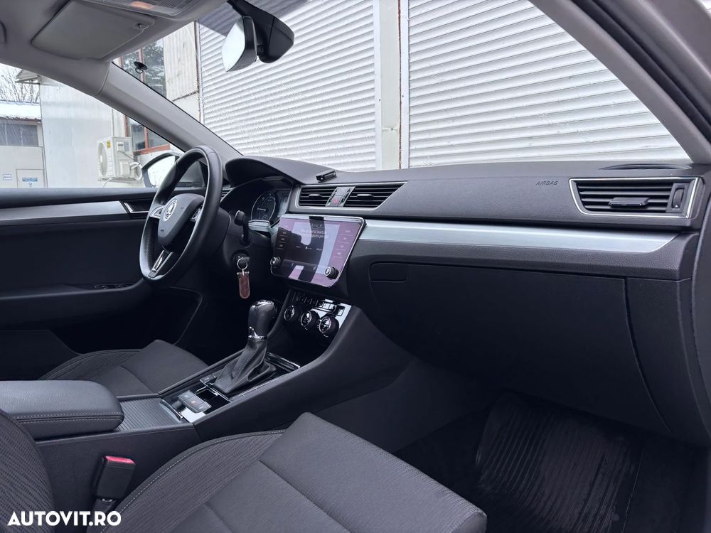 Skoda Superb 2.0 TDI DSG Ambition - 28