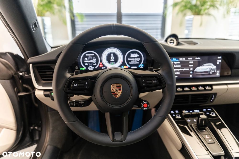 Porsche 911 Targa 4 GTS - 16