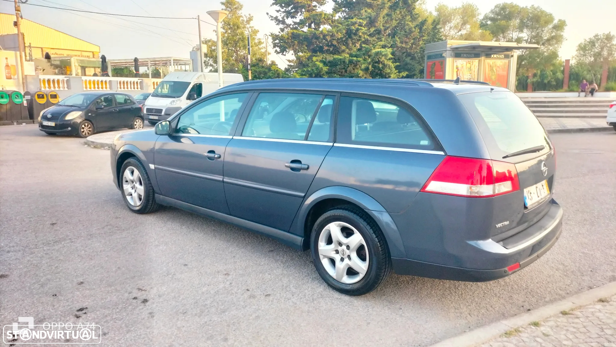 Opel Vectra Caravan 1.9 CDTi Executive - 4