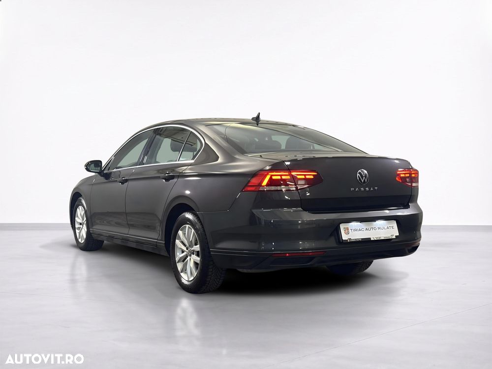 Volkswagen Passat - 4