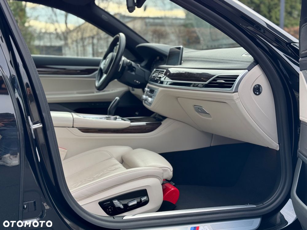 BMW Seria 7 730d xDrive mHEV - 18