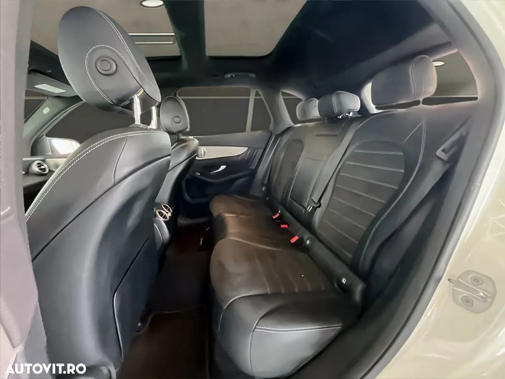 Mercedes-Benz GLC 300 e 4Matic 9G-TRONIC AMG Line - 8
