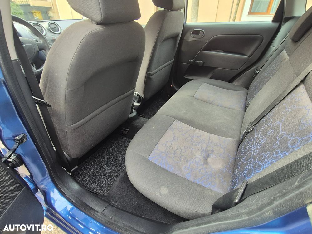 Ford Fiesta 1.3i Ambiente - 31