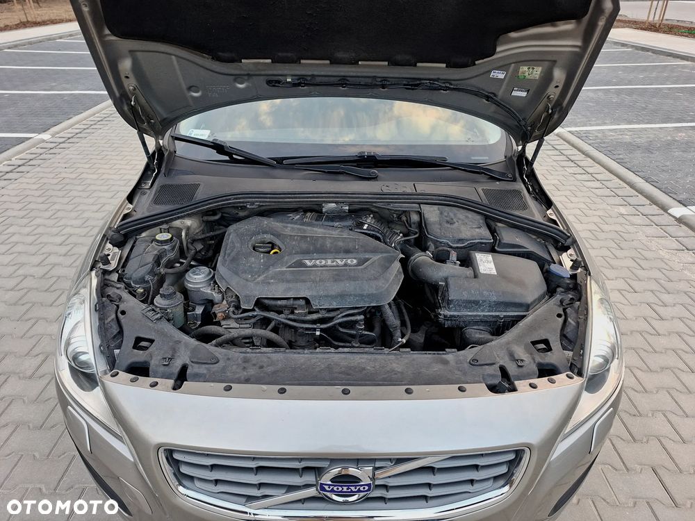 Volvo S60 T3 Momentum - 18