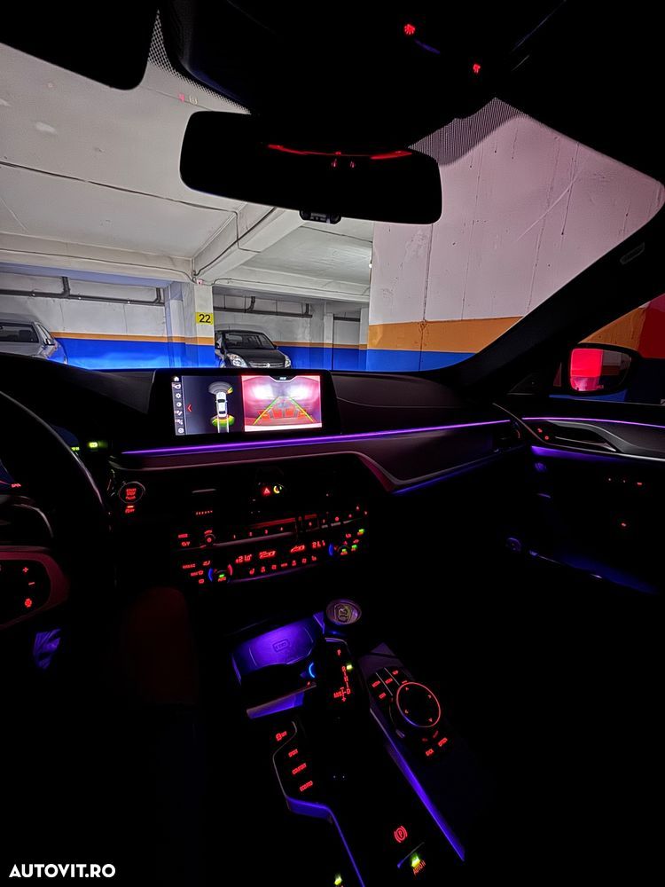 BMW Seria 5 530d xDrive Aut. - 30