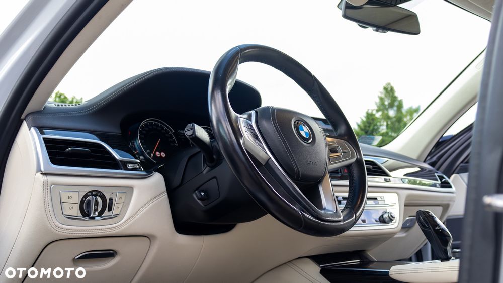 BMW Seria 7 730Ld xDrive - 35