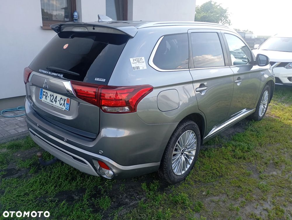 Mitsubishi Outlander - 2