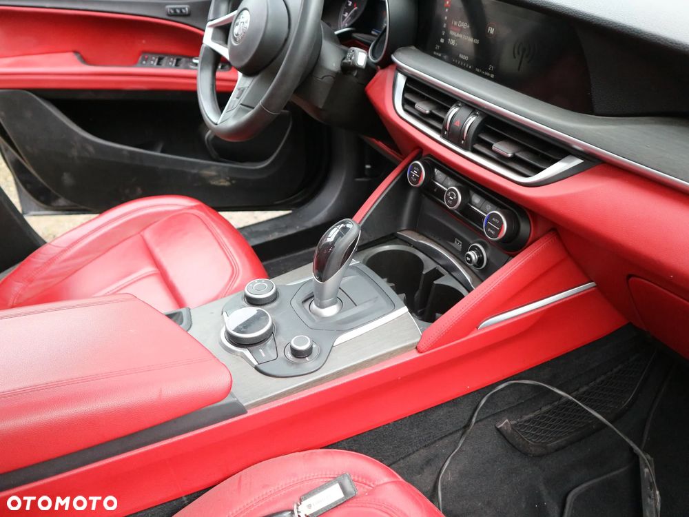 Alfa Romeo Stelvio 2.0 Turbo 16V AT8-Q4 Executive - 9