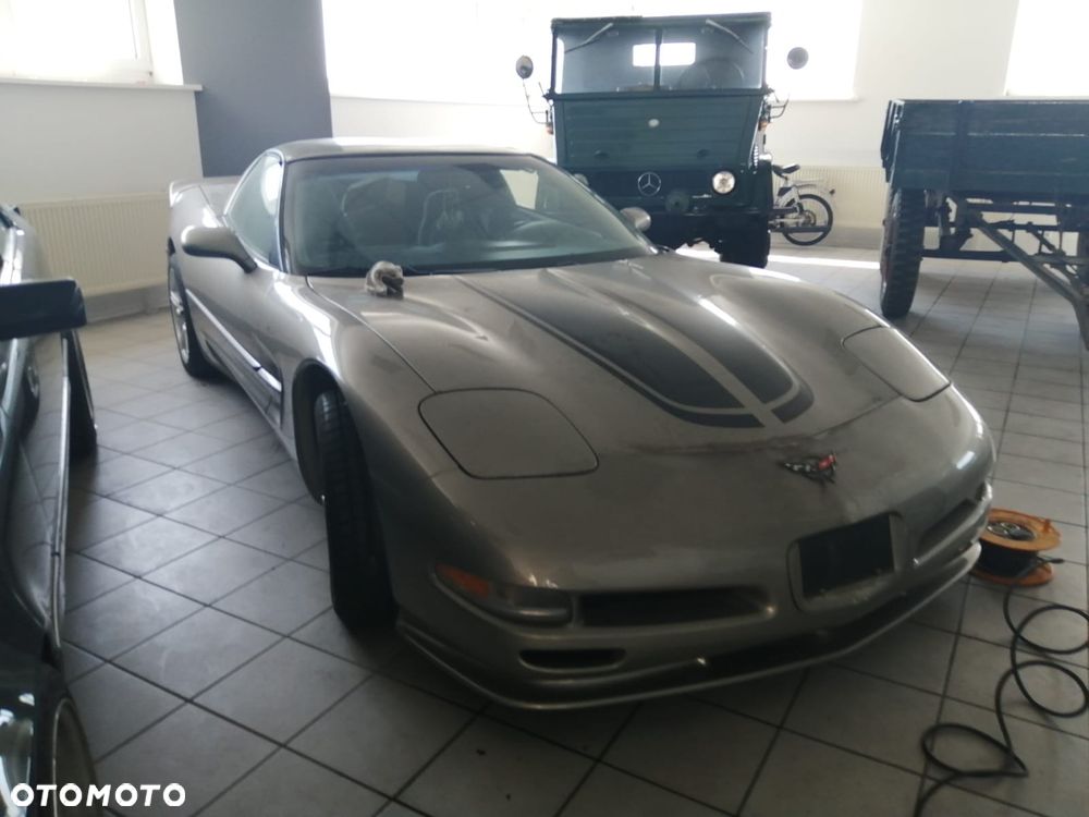 Chevrolet Corvette - 39