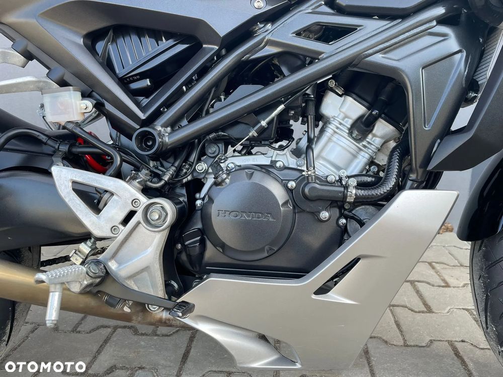 Honda CB - 11