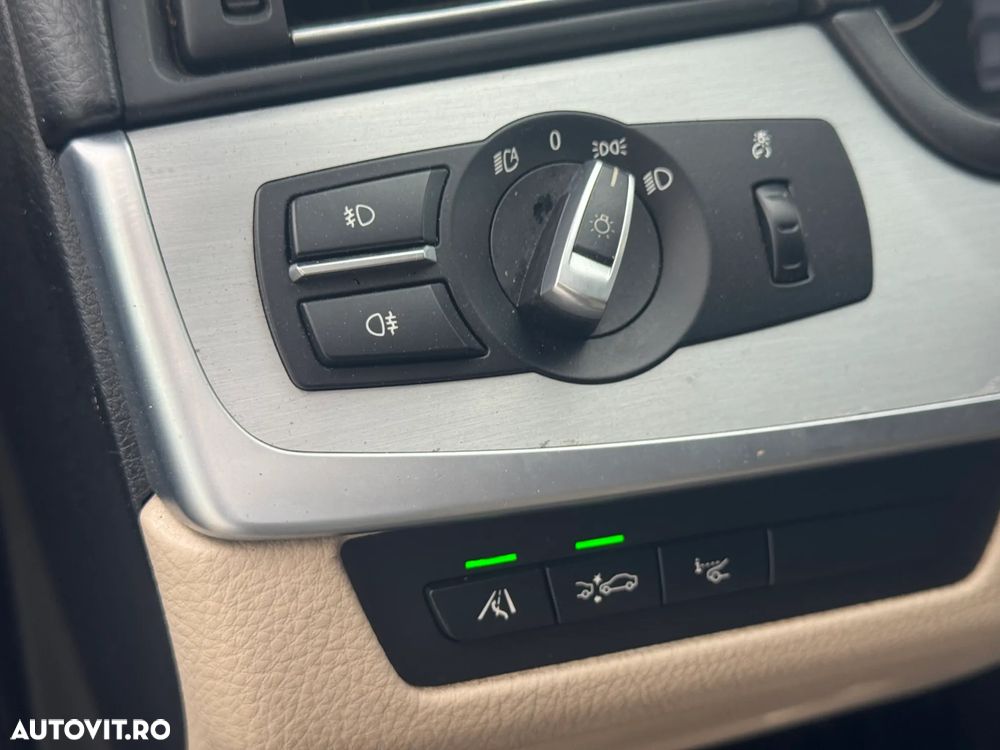 BMW Seria 5 525d Sport-Aut. Luxury Line - 25