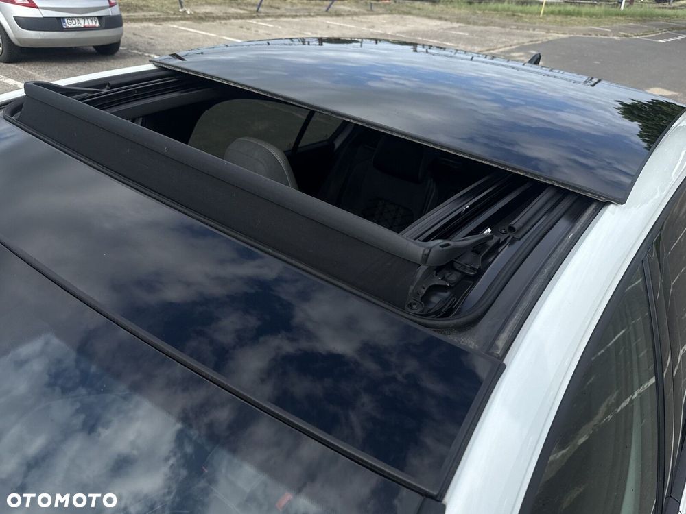 Volkswagen Golf 1.5 eTSI mHEV R-Line DSG - 38