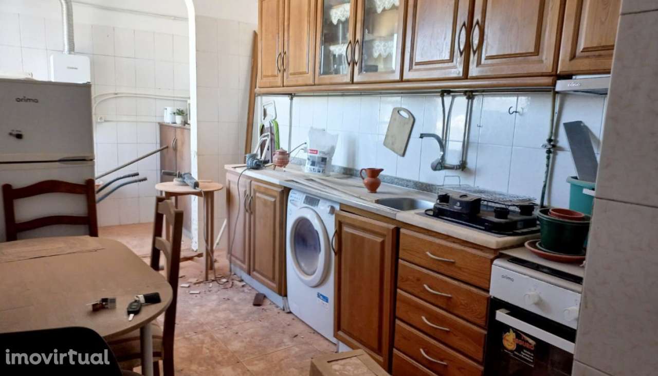 Venda de apartamento T2 em fase de restauro, Darque, Viana do Castelo - Grande imagem: 2/27