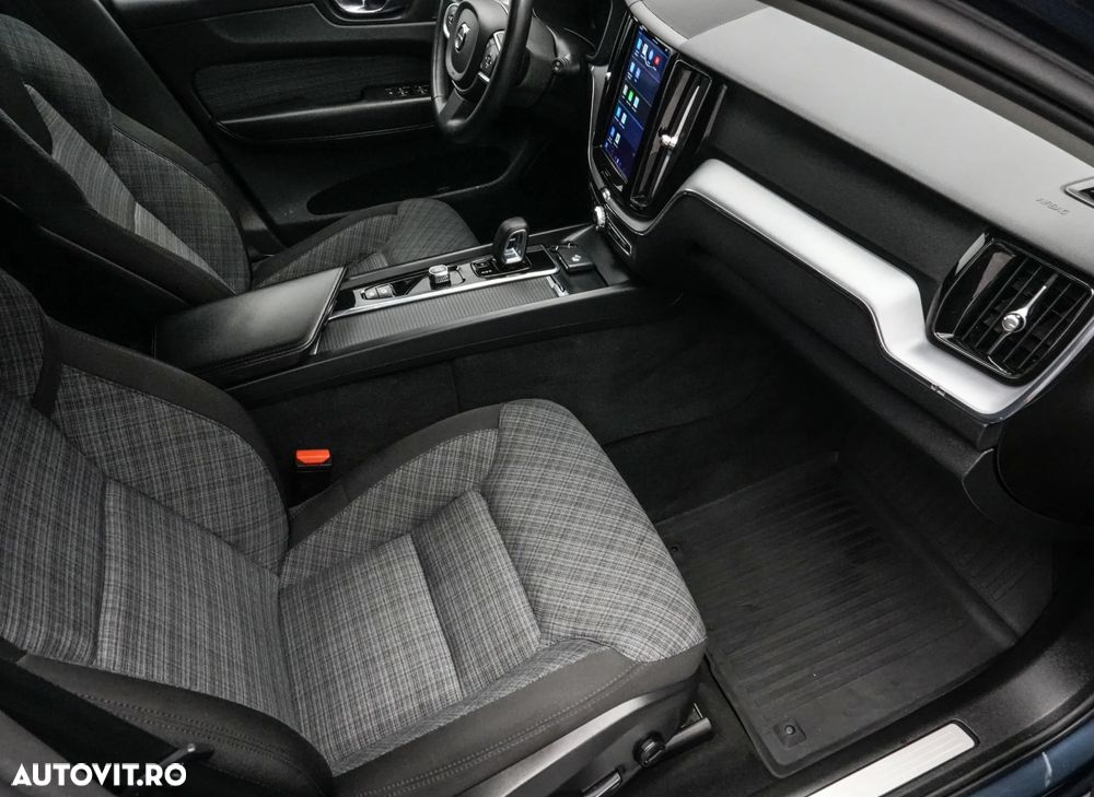 Volvo XC 60 B4 MHEV AT8 AWD Momentum Pro - 12