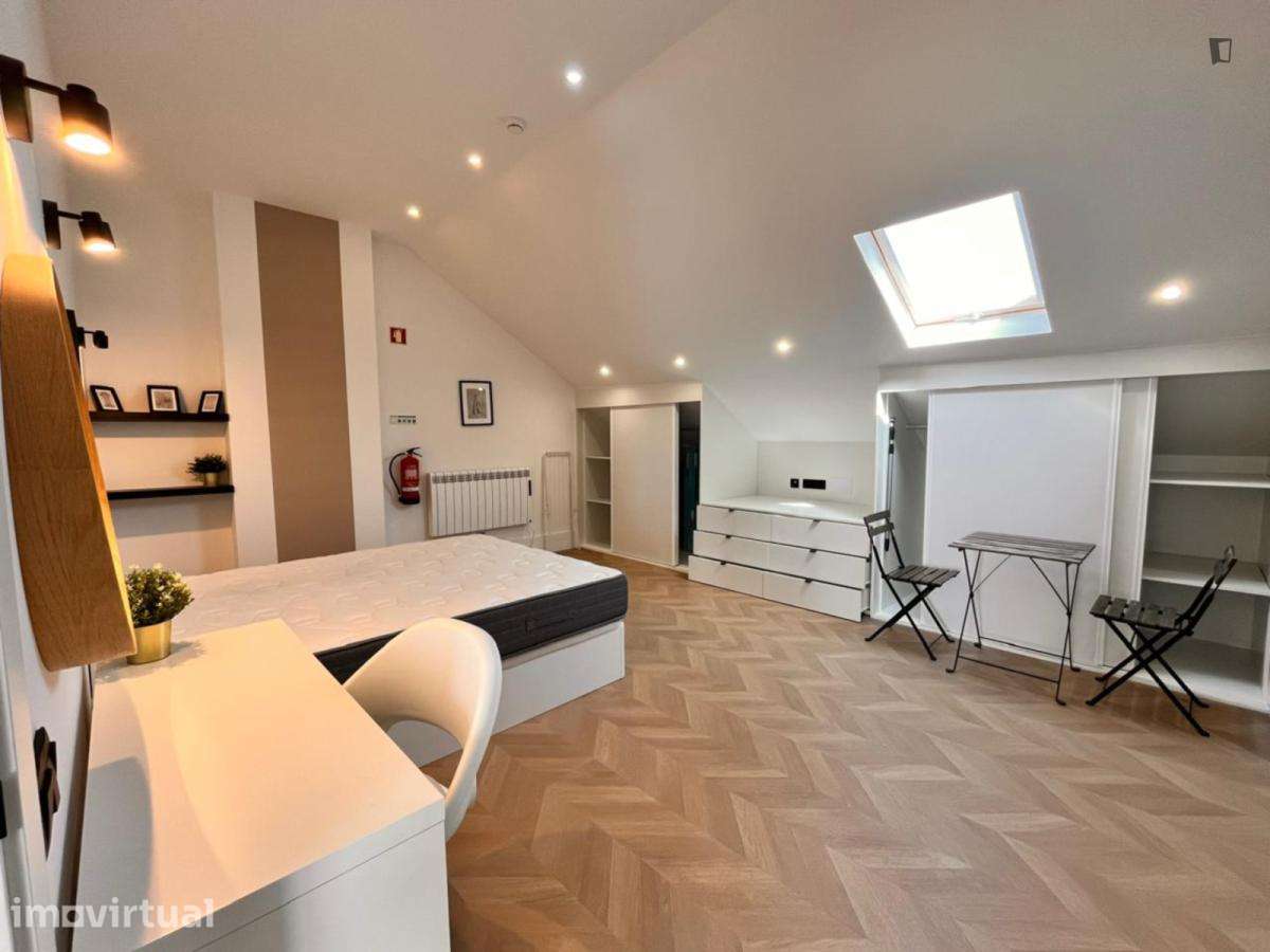 Apartamento com 1 quartos - localizado em Sé Porto - Grande imagem: 2/15