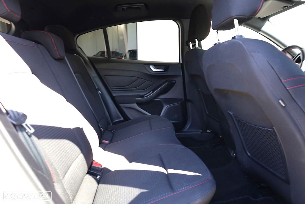 Ford Focus 1.0 EcoBoost MHEV ST-Line Aut. - 34