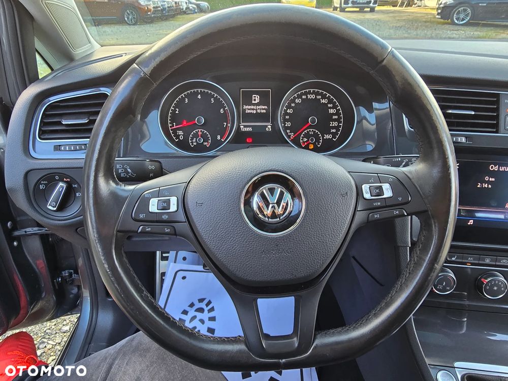 Volkswagen Golf - 24