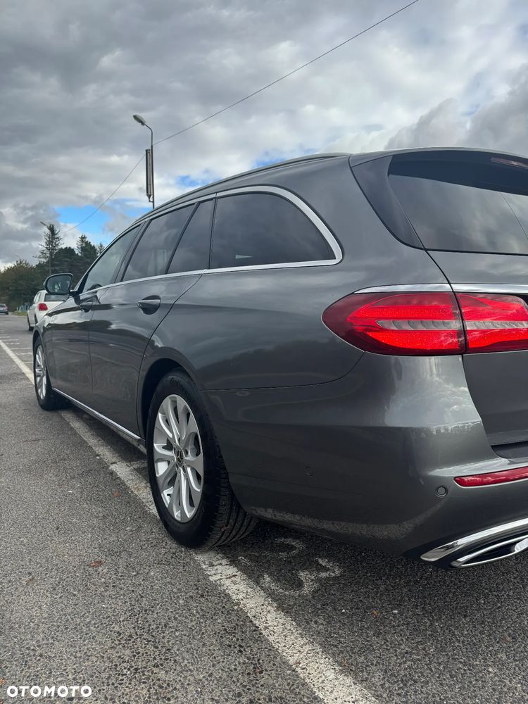 Mercedes-Benz Klasa E 200 d T 9G-TRONIC Exclusive - 4