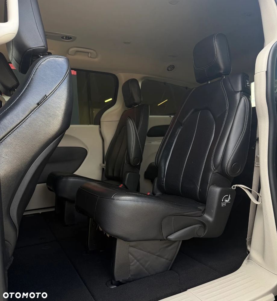 Chrysler Pacifica - 18