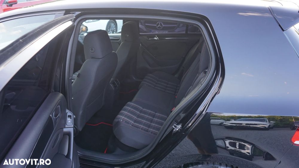 Volkswagen Golf 2.0 GTI - 9