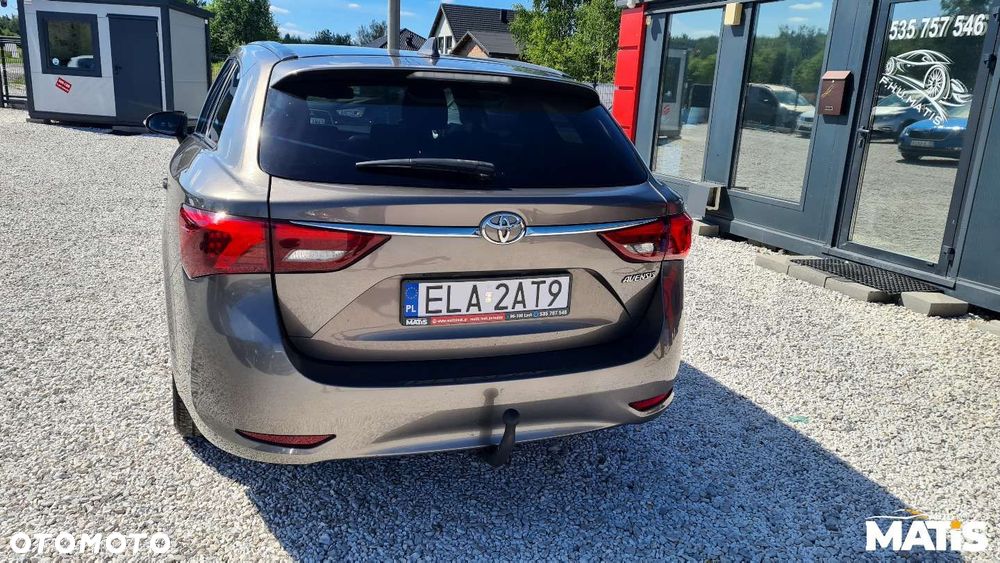 Toyota Avensis - 16
