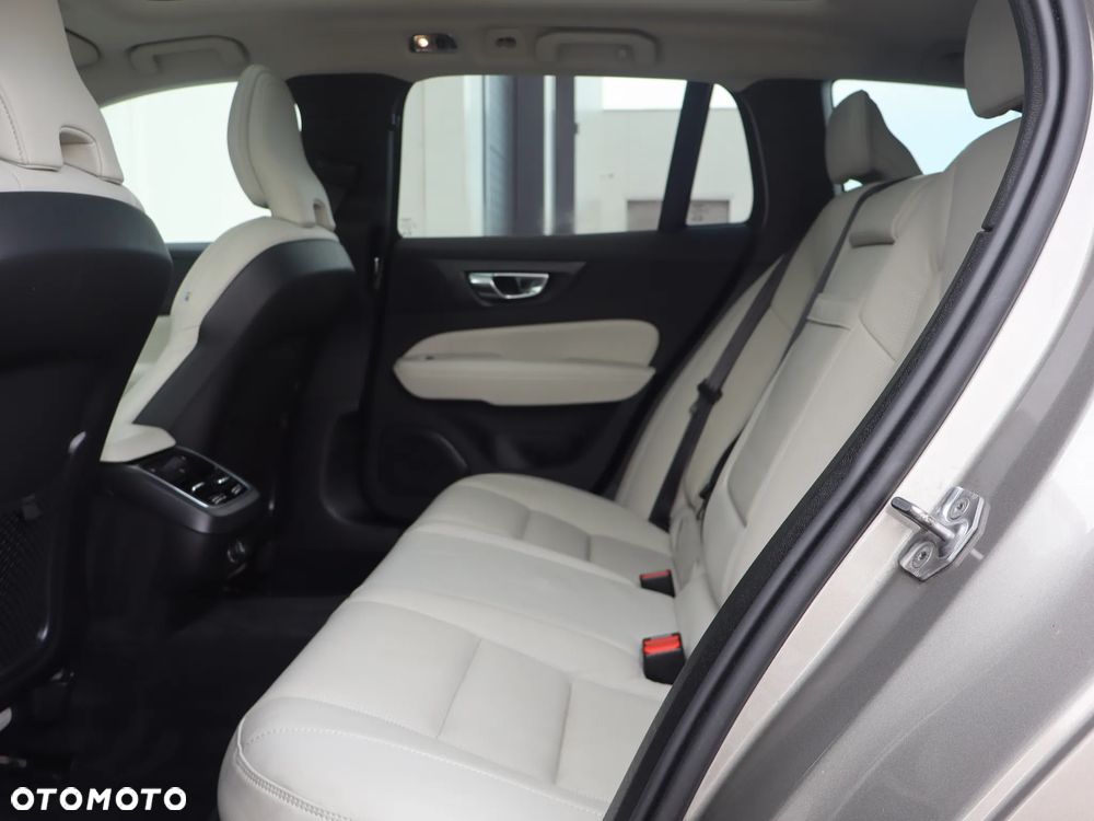 Volvo V60 D4 Inscription - 16