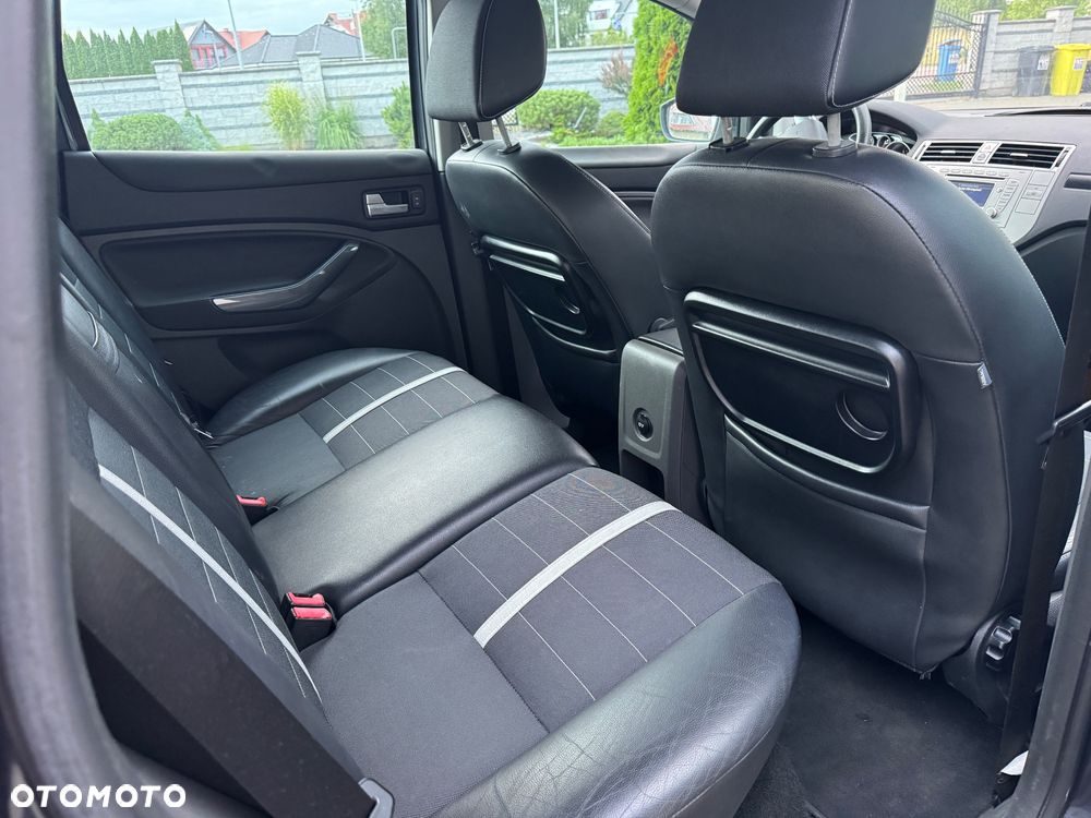 Ford Kuga 2.0 TDCi 4x4 Titanium - 12