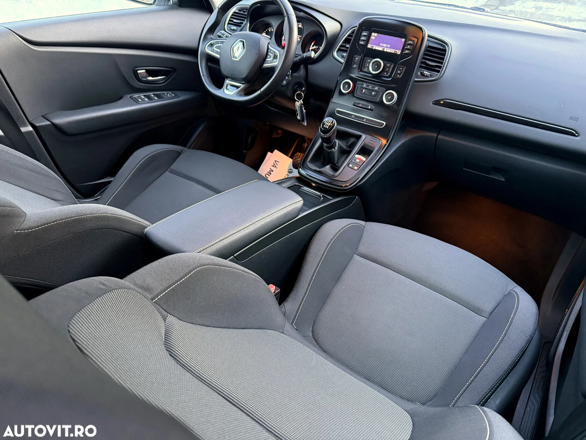 Renault Grand Scenic BLUE dCi 120 BUSINESS EDITION - 9