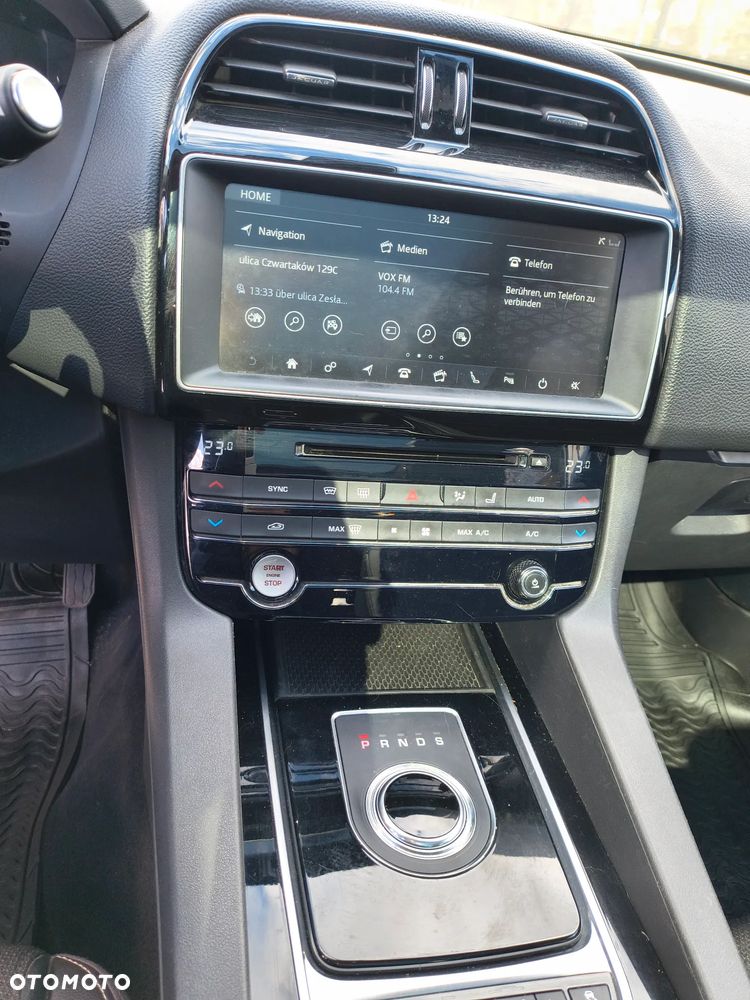Jaguar F-Pace - 36