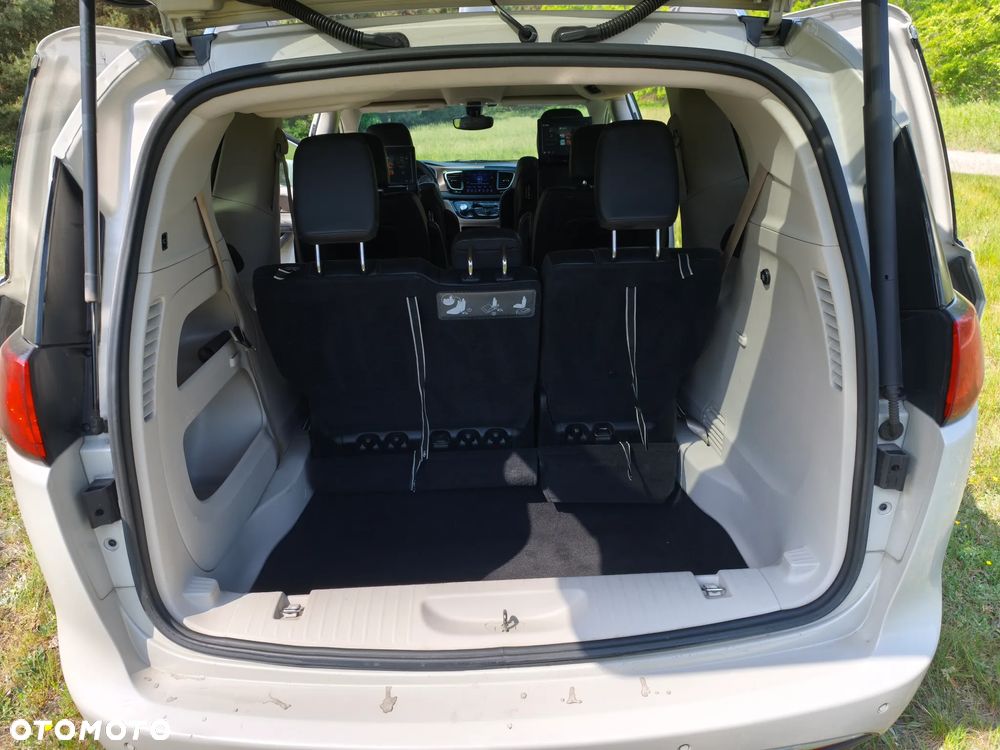 Chrysler Pacifica - 32