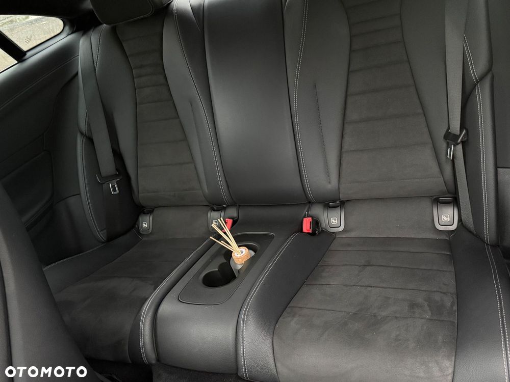 Mercedes-Benz Klasa E 300 9G-TRONIC - 10