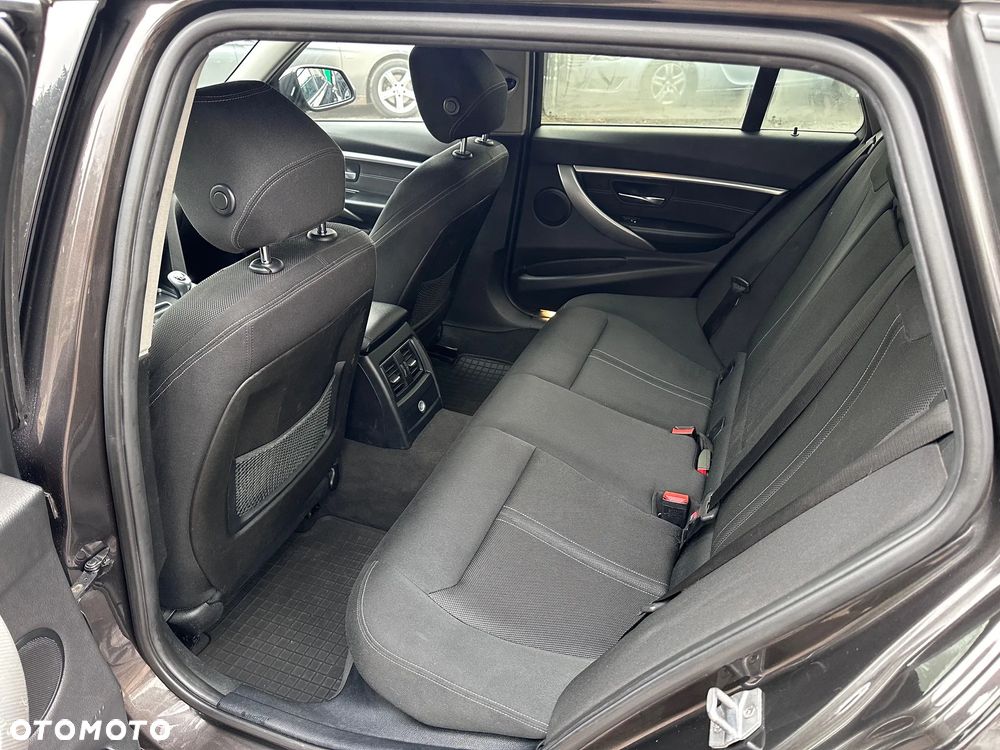 BMW Seria 3 320d Sport Line - 26