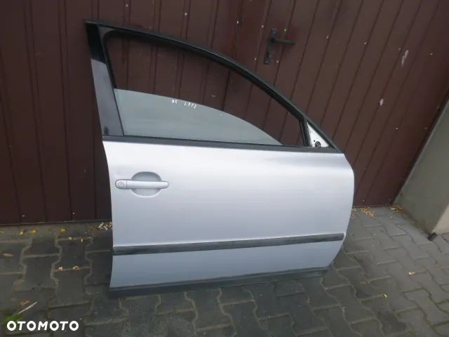 DRZWI PRAWY PRZÓD PRAWE PRZEDNIE KOMPLETNE VOLKSWAGEN PASSAT B5 96-00 KOLOR LB7Z - 7