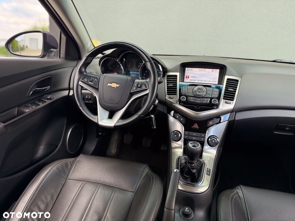 Chevrolet Cruze 1.4 T LT - 24