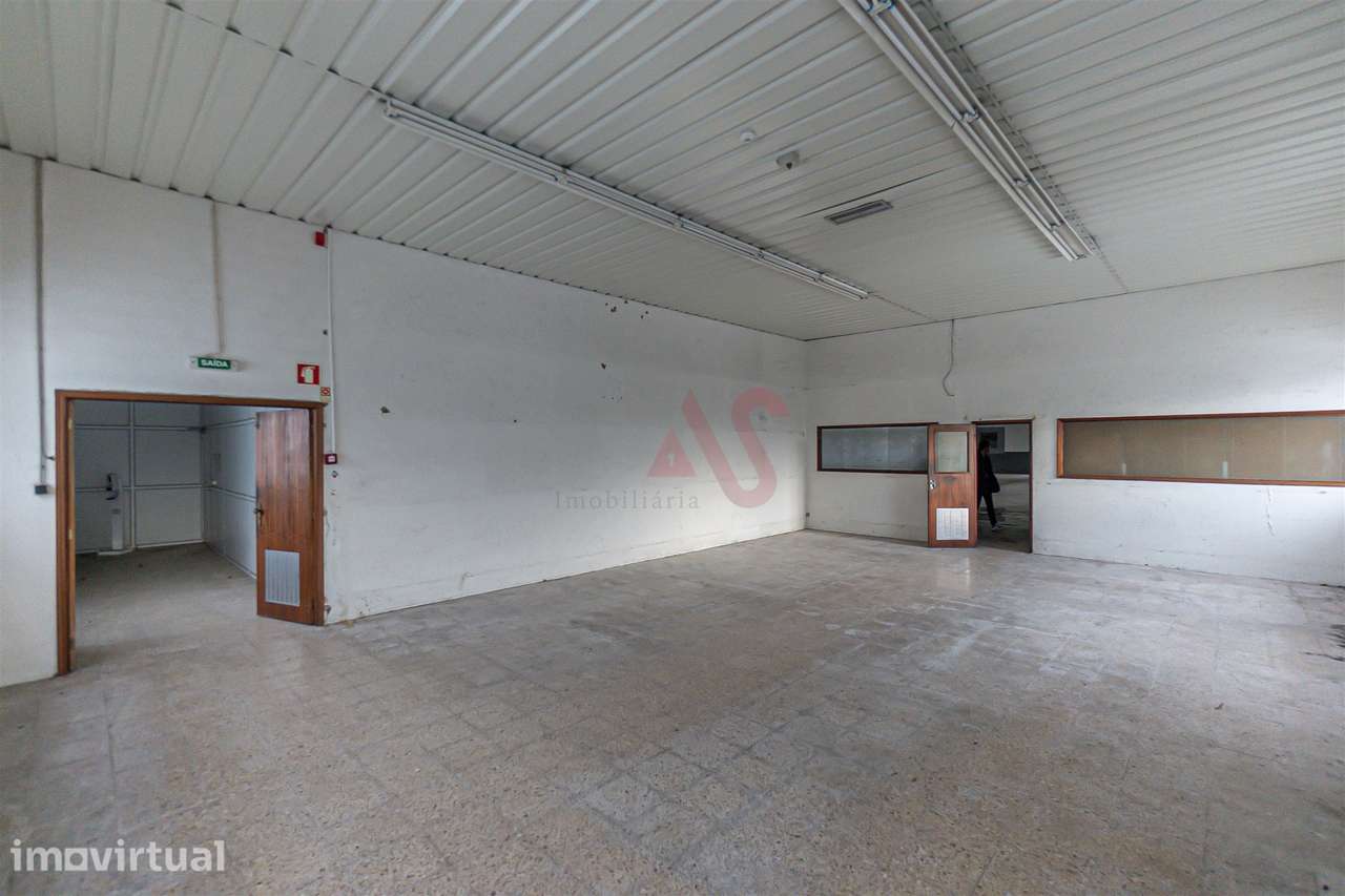 Armazém Industrial com Ampla Área de Terreno (2 Lotes Incluídos) - Reg - Grande imagem: 5/28