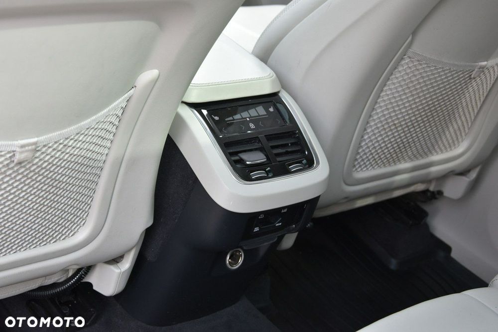 Volvo XC 90 - 19