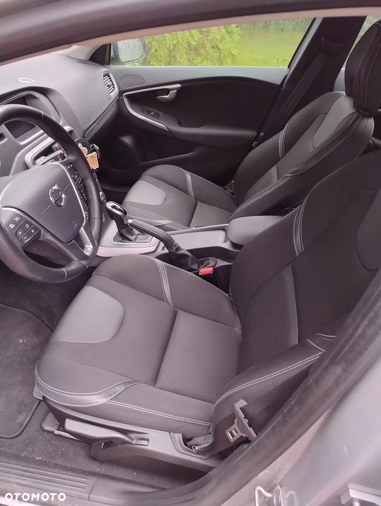 Volvo V40 T3 Drive-E Momentum - 3