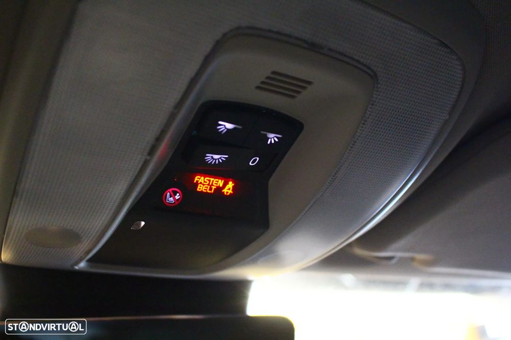 Volvo V60 2.0 D2 Momentum Drive - 29