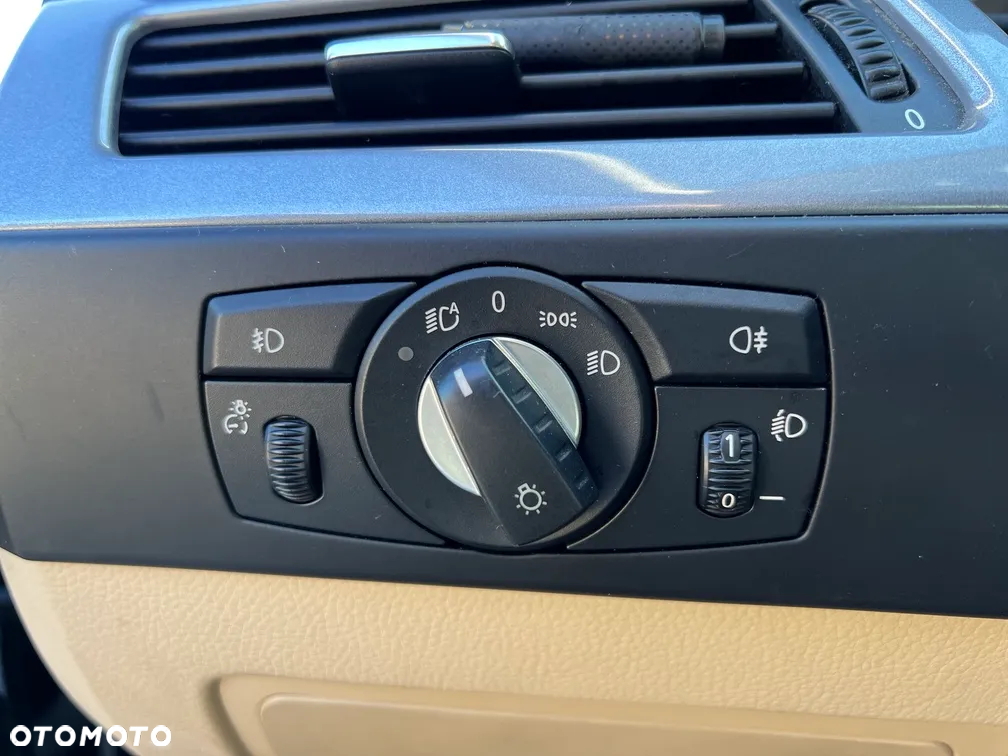 BMW Seria 5 530i Touring - 16